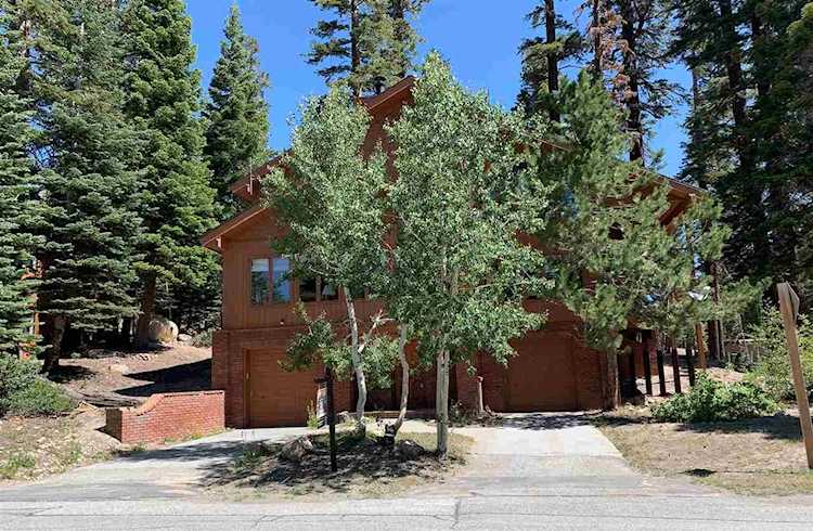 8 St. Moritz Mammoth Lakes, CA 93546