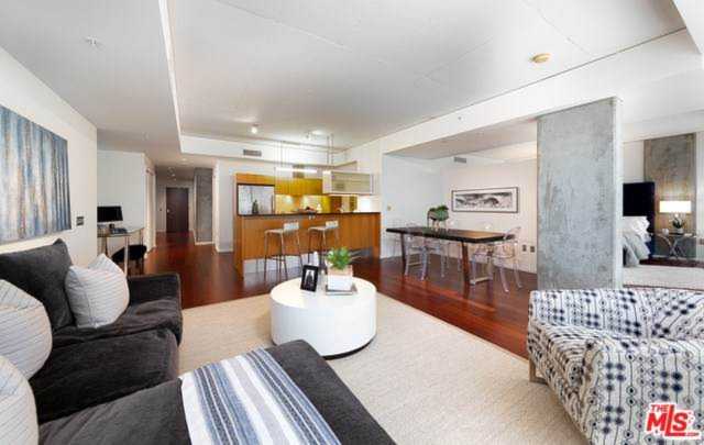 1155 S Grand Avenue #1507 Los Angeles, CA 90015