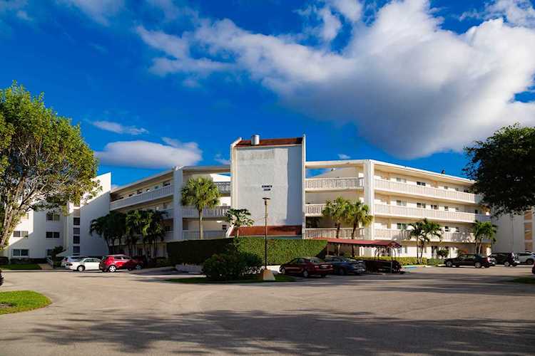 3326 Arcara Way #202 Lake Worth, FL 33467