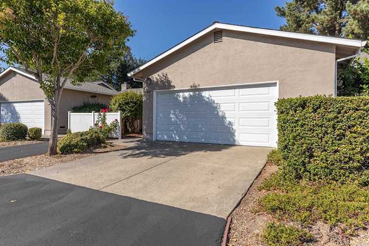 1840 Sutter Court Napa, CA 94559 | MLS 21926172 Photo 1