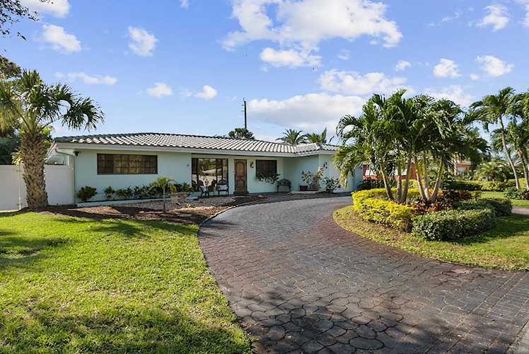 2110 NE 34 Street Lighthouse Point, FL 33064