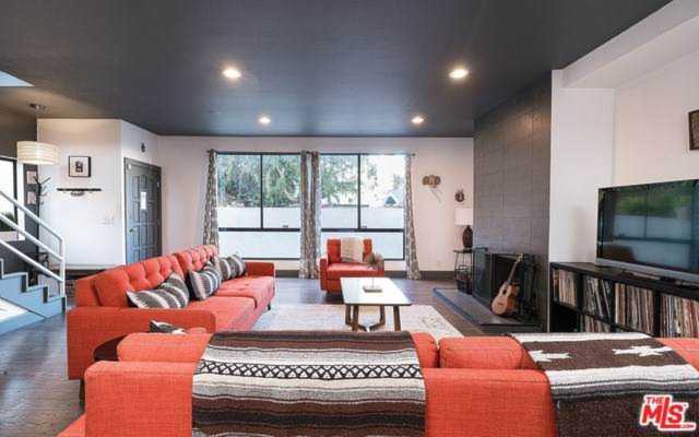 2045 Holly Drive #D Los Angeles, CA 90068