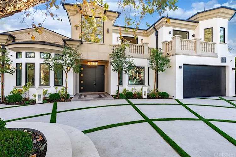 11560 Dilling Street Studio City, CA 91604