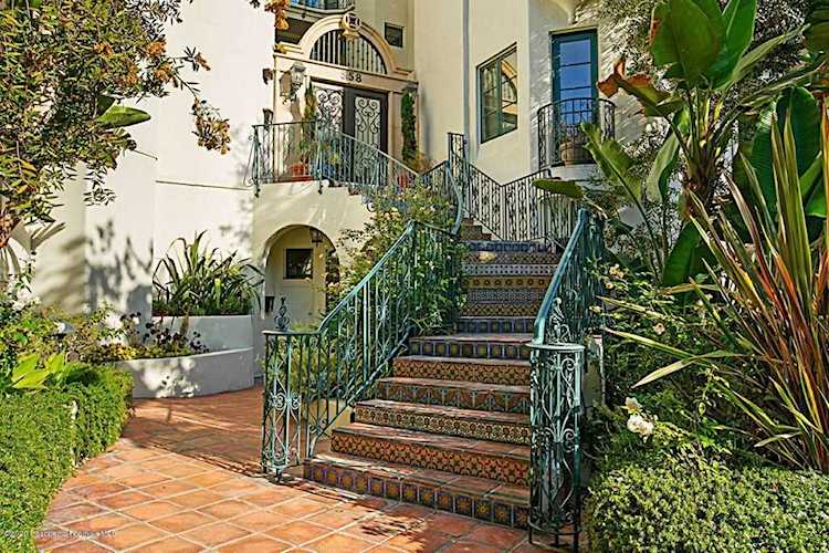 558 Hillgreen Drive #300 Beverly Hills, CA 90212