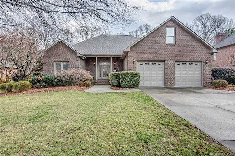 725 Hanna Woods Dr Cramerton, NC 28032