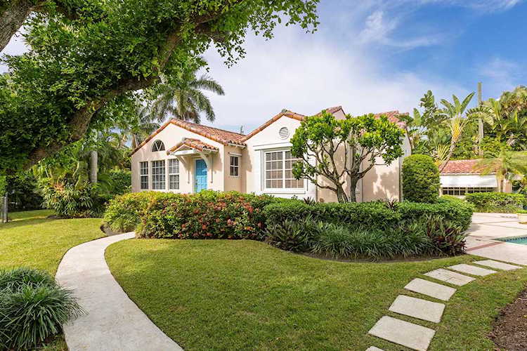 1027 S Vista Del Mar Drive Delray Beach, FL 33483