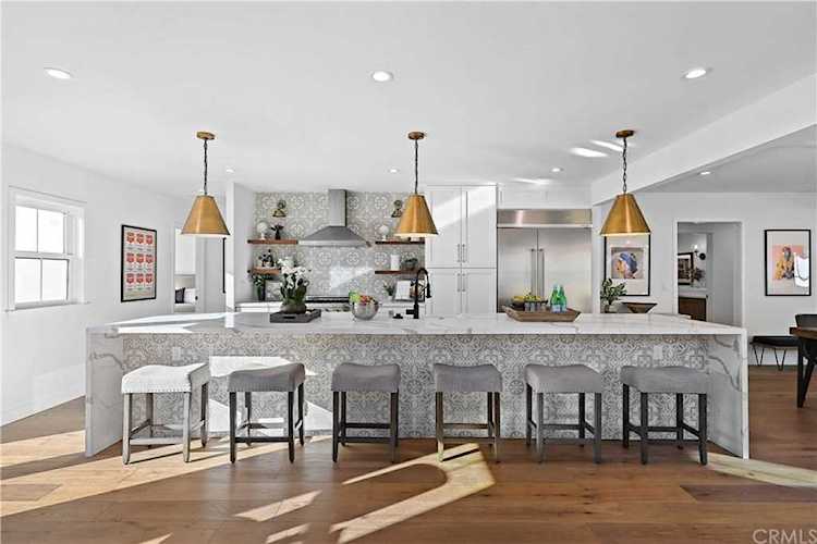 1909 N Berendo Street Los Angeles, CA 90027
