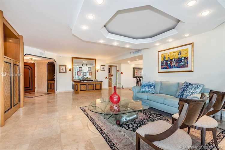 7000 Island Blvd #407 Aventura, FL 33160