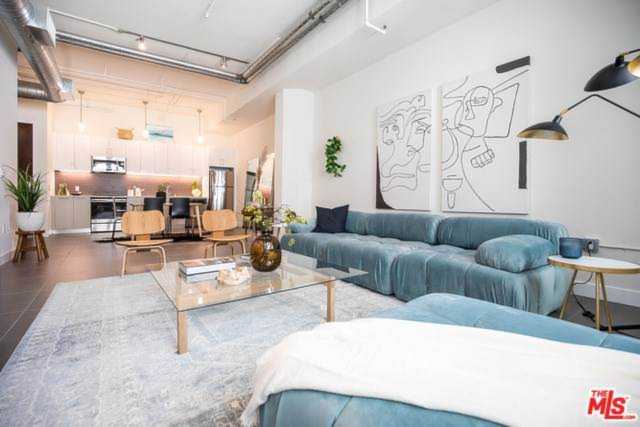 939 S Broadway #806 Los Angeles, CA 90015