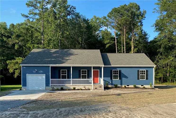 114 Crestwood Dr Suffolk, VA 23437