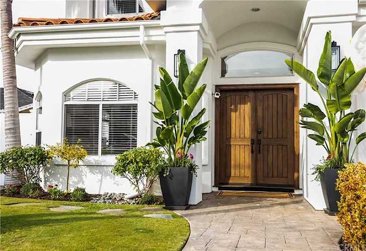 1843 6th Street in Manhattan Beach, CA - MLS# SB20005390 Photo 1