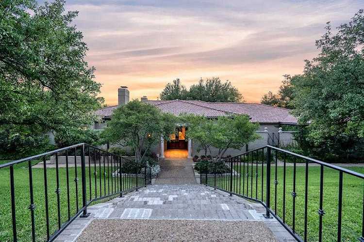 2208 Canterbury Drive Westover Hills, TX 76107