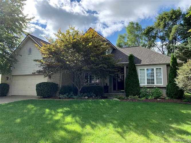 2497 Fenton Creek Ln Fenton Twp, MI 48430