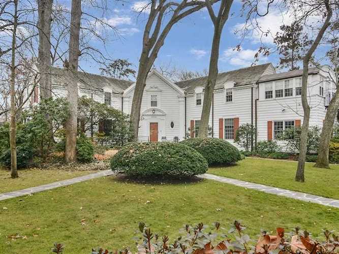 4930 Goodridge Avenue Bronx, NY 10471