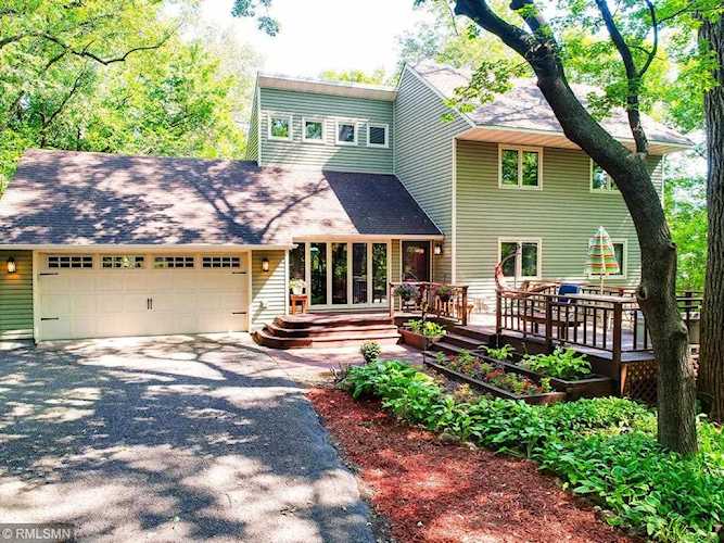 673 Viking Drive E Little Canada, MN 55117