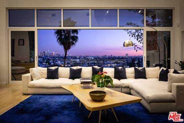 1961 De Mille Drive Los Angeles, CA 90027
