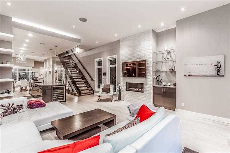 606 15 Street NW Calgary, AB T2N 2A9