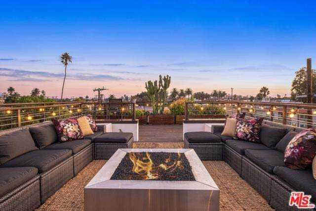 1220 Cabrillo Avenue Venice, CA 90291