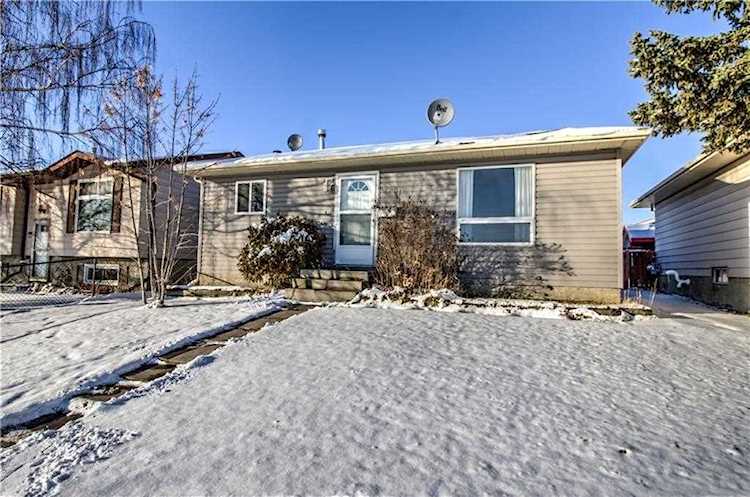 195 Falwood Way NE Calgary, AB T3J 1A9