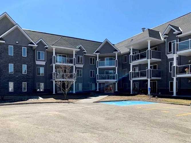 3213 Tuscarora Manor NW Calgary, AB T3L 2J9
