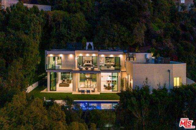 9455 Readcrest Drive Beverly Hills, CA 90210