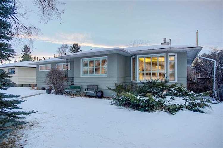 4715 15 Street SW Calgary, AB T2B 4B5