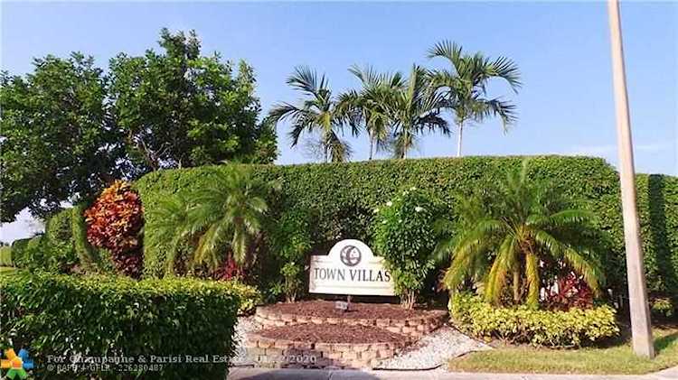 18900 W Stewart Cir #Apt 4 Boca Raton, FL 33496