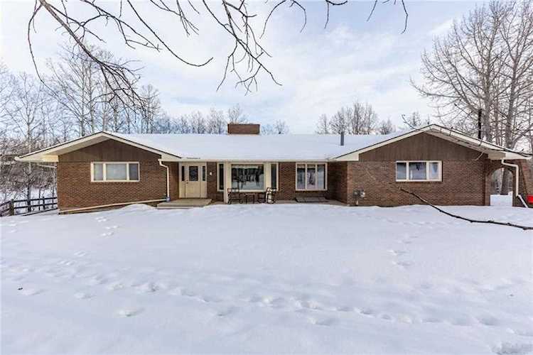2758 85 Street SW Calgary, AB T3H 4C4