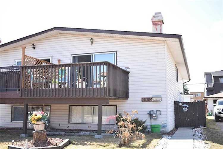 4635 72 Street NW Calgary, AB T3B 2L3