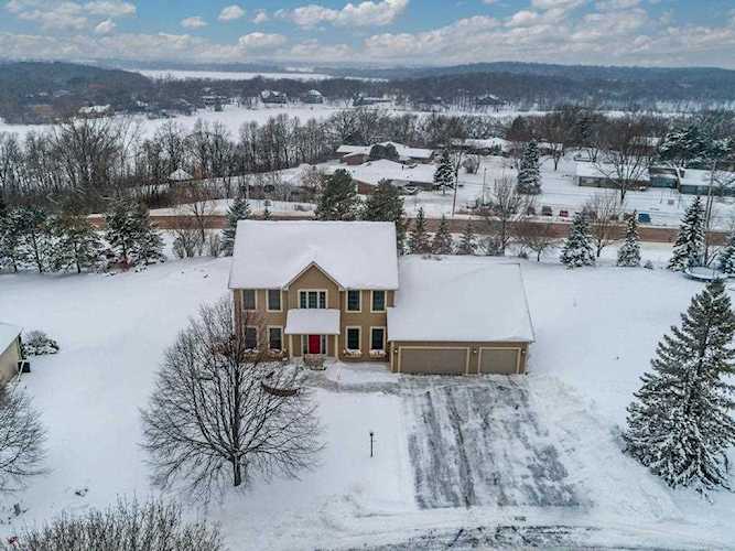 882 St. Moritz Victoria, MN 55386