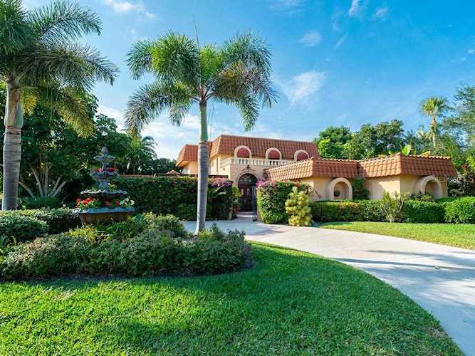 258 Robin Drive Sarasota, FL 34236