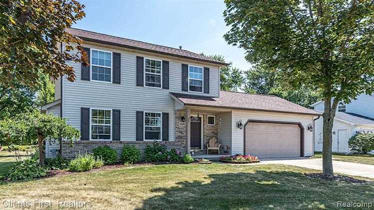 10083 Heatherway Dr Pinckney Vlg, MI 48169