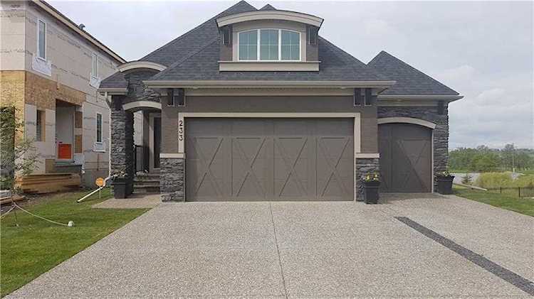 233 Cranbrook Drive SE Calgary, AB T3M 3C8
