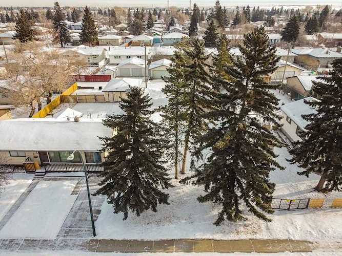 2216 42 Street SE Calgary, AB T2B 1G5