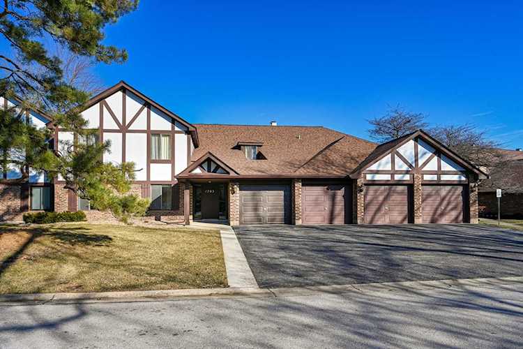 1703 Lakecliffe Dr #D Wheaton, IL 60189
