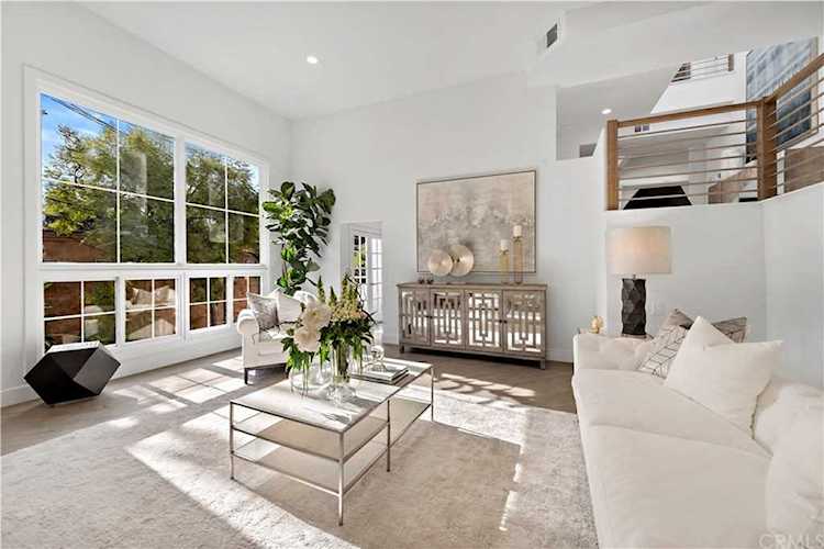 6445 Deep Dell Place Los Angeles, CA 90068