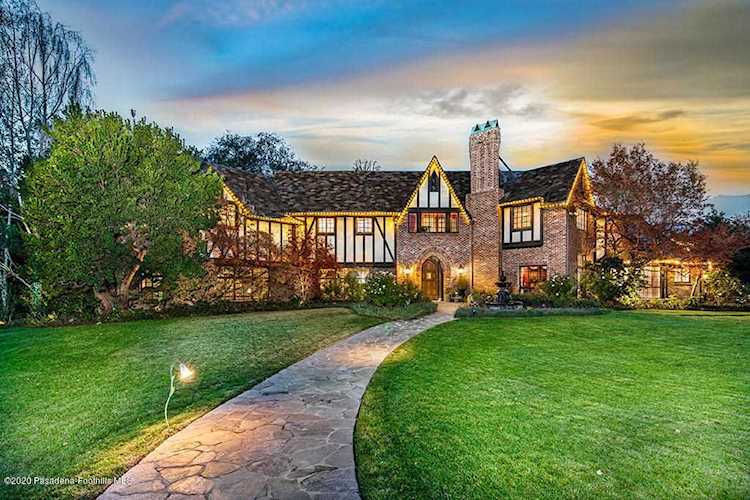 566 Meadow Grove Street La Canada Flintridge, CA 91011
