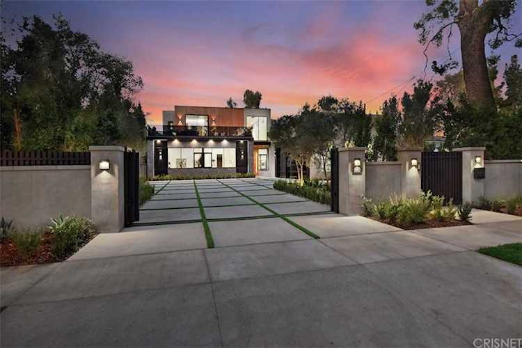 14143 Chandler Boulevard Sherman Oaks, CA 91401