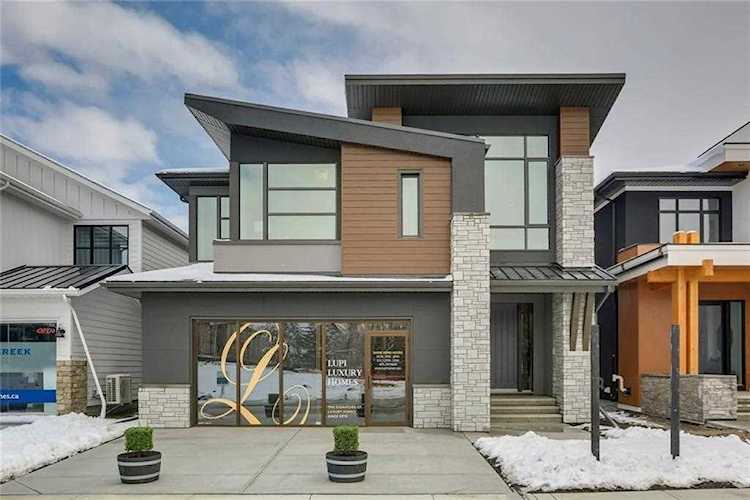 113 Rock Lake Heights NW Calgary, AB T3G 0G3