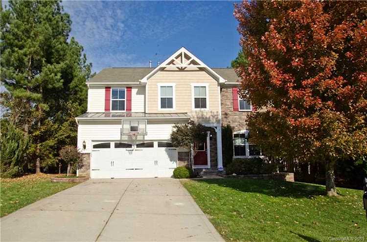 289 Hydrangea Dr Lake Wylie, SC 29710