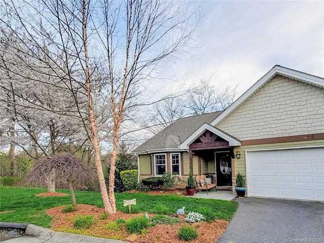 25 Kaylor Dr Arden, NC 28704