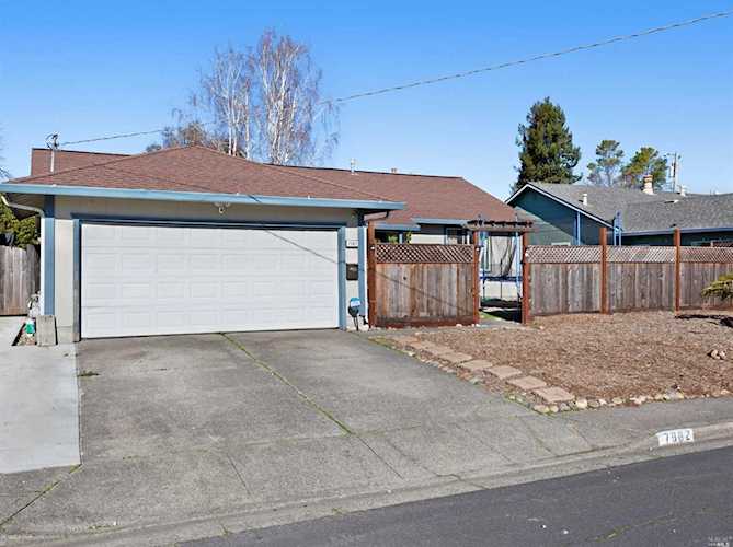 7982 Santa Barbara Drive Rohnert Park, CA 94928