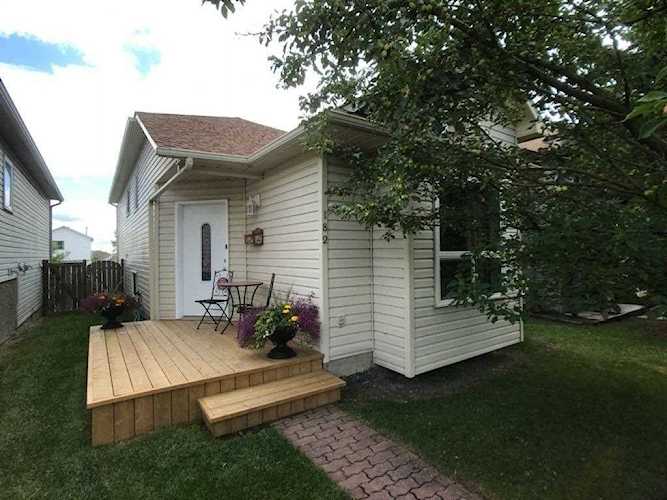 182 Hunterhorn Drive NE Calgary, AB T2K 6H5