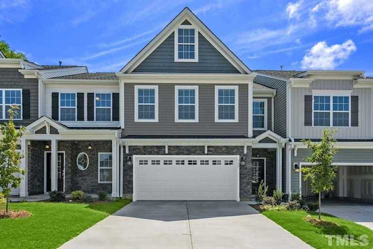 676 Barneswyck Drive Fuquay Varina, NC 27526