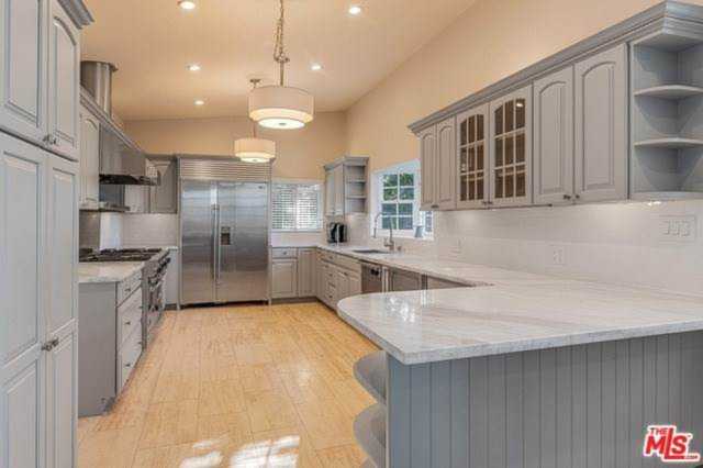 4164 Knobhill Drive Sherman Oaks, CA 91403
