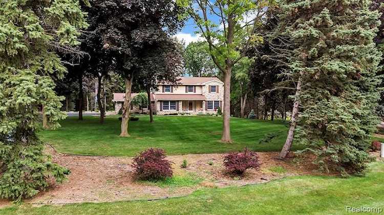 11361 Meadowood Dr Brighton Twp, MI 48114