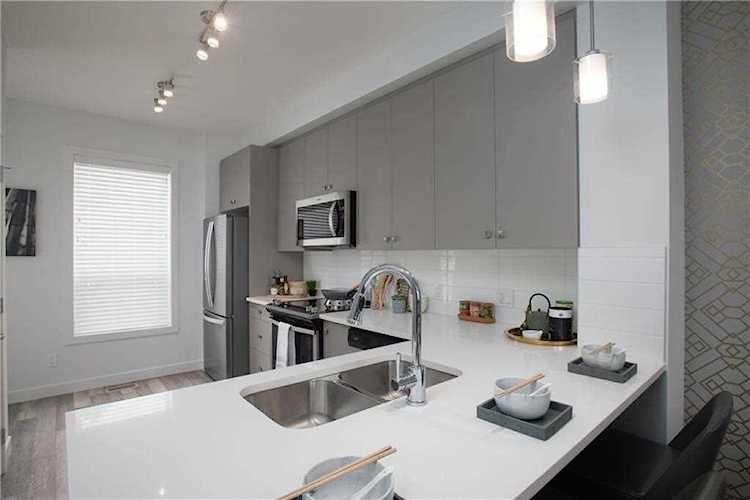 15 Evanscrest Park NW #302 Calgary, AB T3R 1V5
