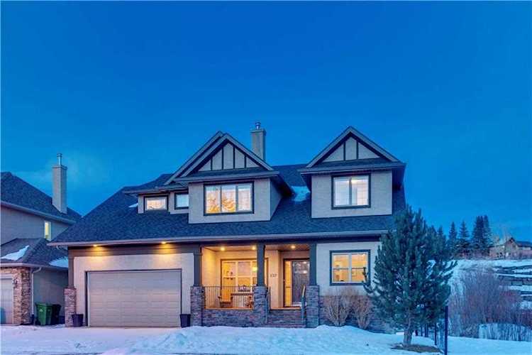 329 Discovery Ridge Boulevard SW Calgary, AB T3H 5S8