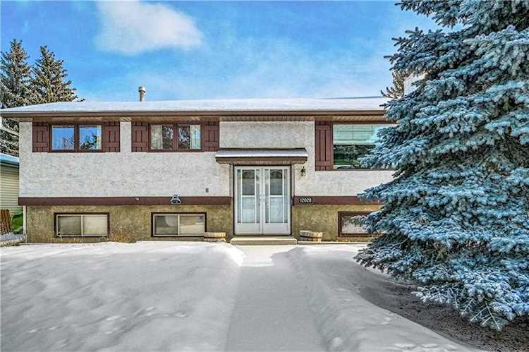 12028 Canfield Road SW Calgary, AB T2W 1V2