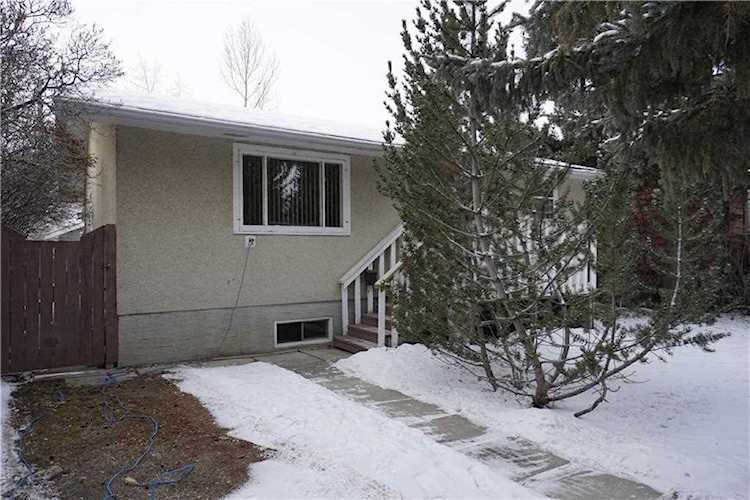 4607 20 Avenue NW Calgary, AB T3B 0T9